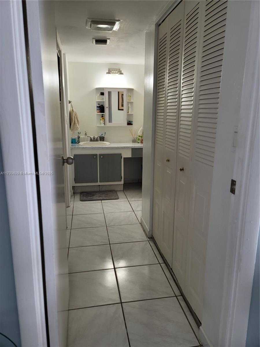 Small Image of 20301 WEST COUNTRY CLUB DR #1124, Aventura Number 10