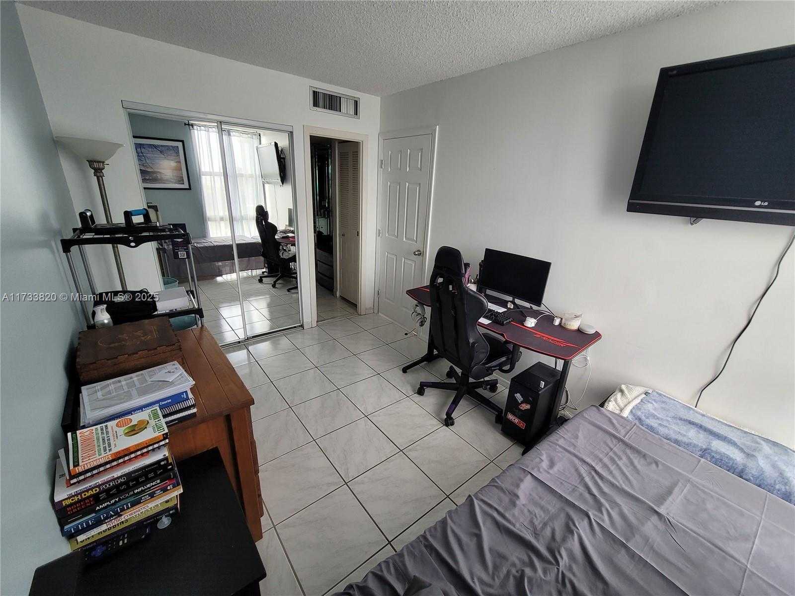 Small Image of 20301 WEST COUNTRY CLUB DR #1124, Aventura Number 14