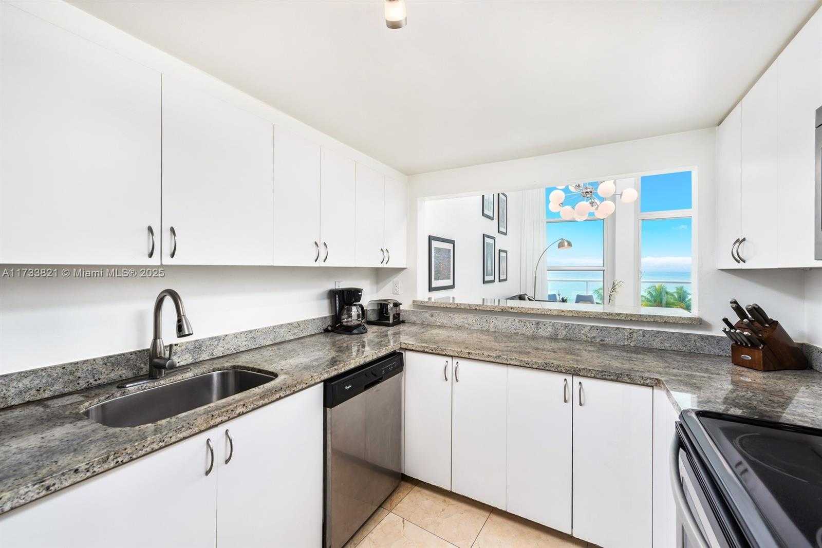Small Image of 5445 COLLINS AVE #M15, Miami Beach Number 14
