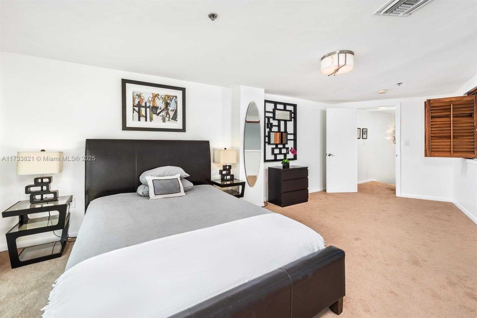 Small Image of 5445 COLLINS AVE #M15, Miami Beach Number 16