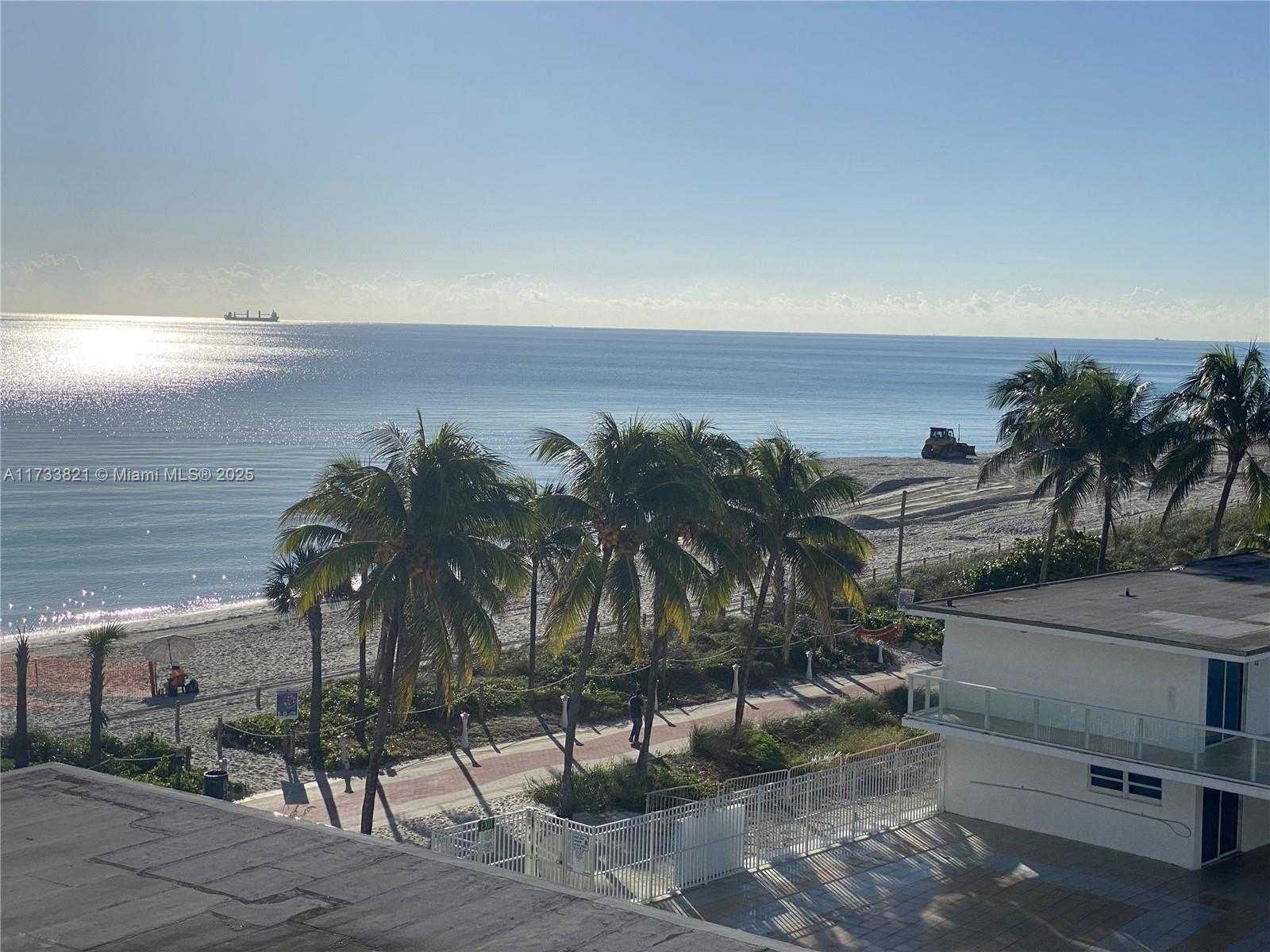 Small Image of 5445 COLLINS AVE #M15, Miami Beach Number 22
