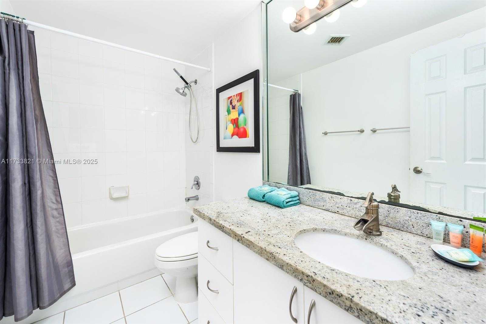 Small Image of 5445 COLLINS AVE #M15, Miami Beach Number 26