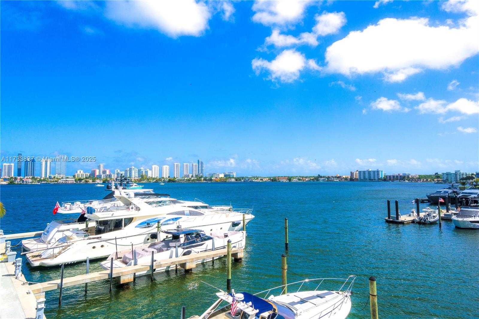 Small Image of 17301 Biscayne Blvd, North Miami Beach, FL 33160, USA Number 11