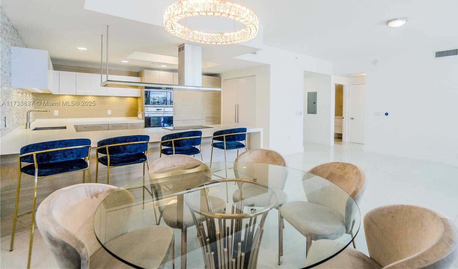 Small Image of 17301 Biscayne Blvd, North Miami Beach, FL 33160, USA Number 16