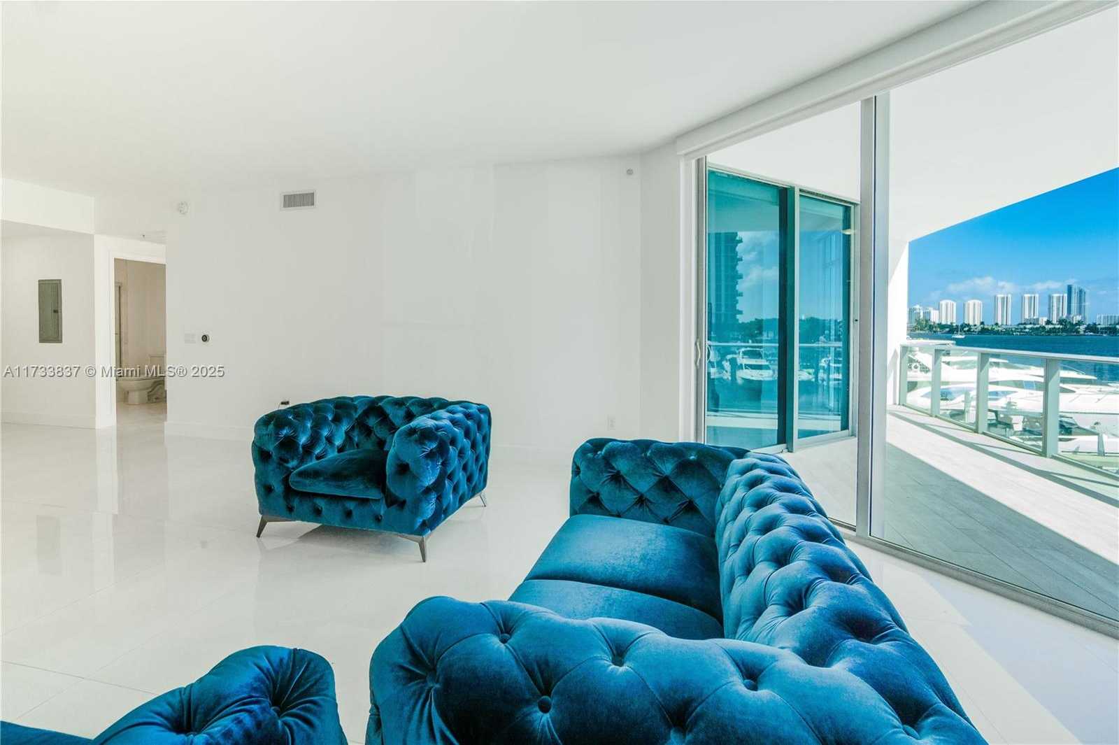 Small Image of 17301 Biscayne Blvd, North Miami Beach, FL 33160, USA Number 19