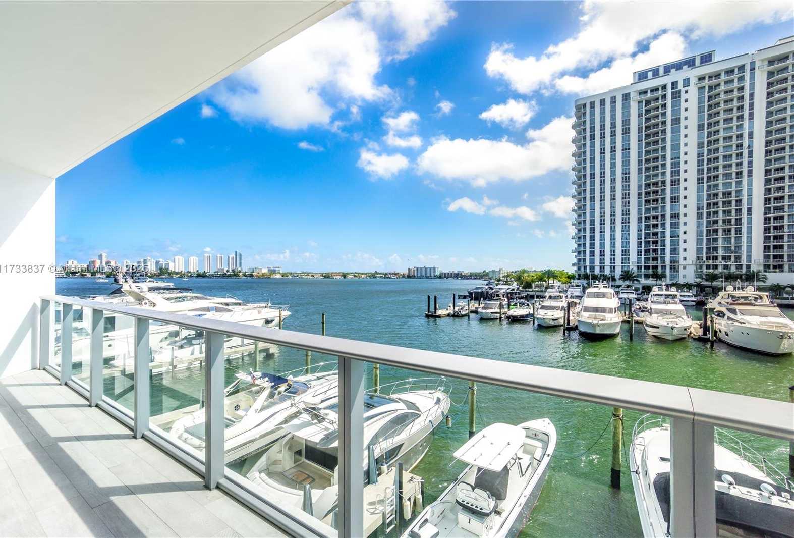 Small Image of 17301 Biscayne Blvd, North Miami Beach, FL 33160, USA Number 2