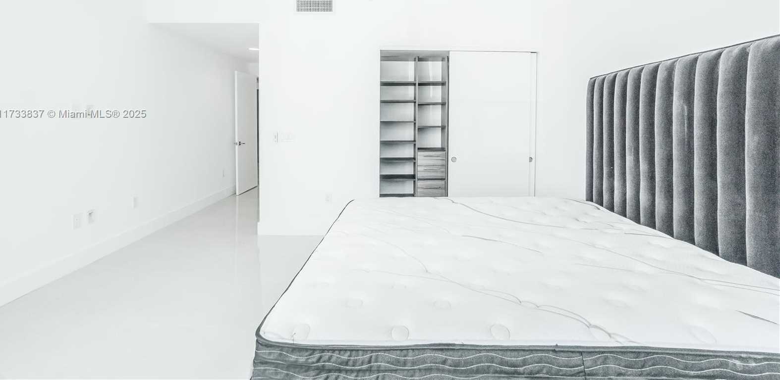 Small Image of 17301 Biscayne Blvd, North Miami Beach, FL 33160, USA Number 20