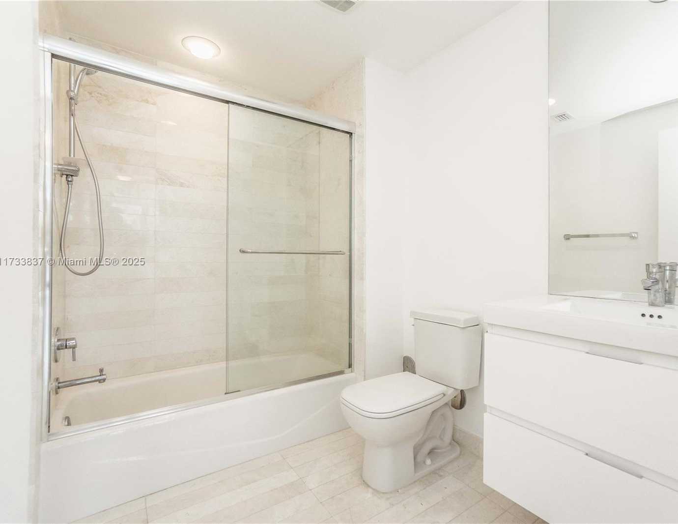 Small Image of 17301 Biscayne Blvd, North Miami Beach, FL 33160, USA Number 22