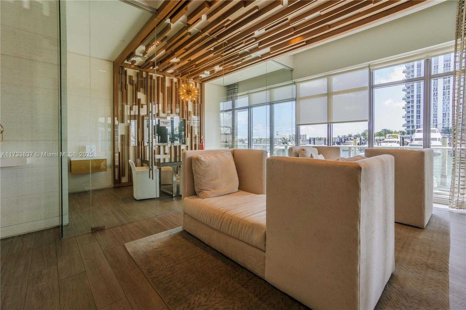 Small Image of 17301 Biscayne Blvd, North Miami Beach, FL 33160, USA Number 24