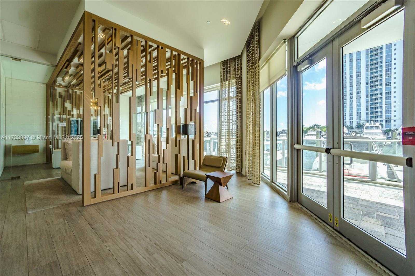 Small Image of 17301 Biscayne Blvd, North Miami Beach, FL 33160, USA Number 25