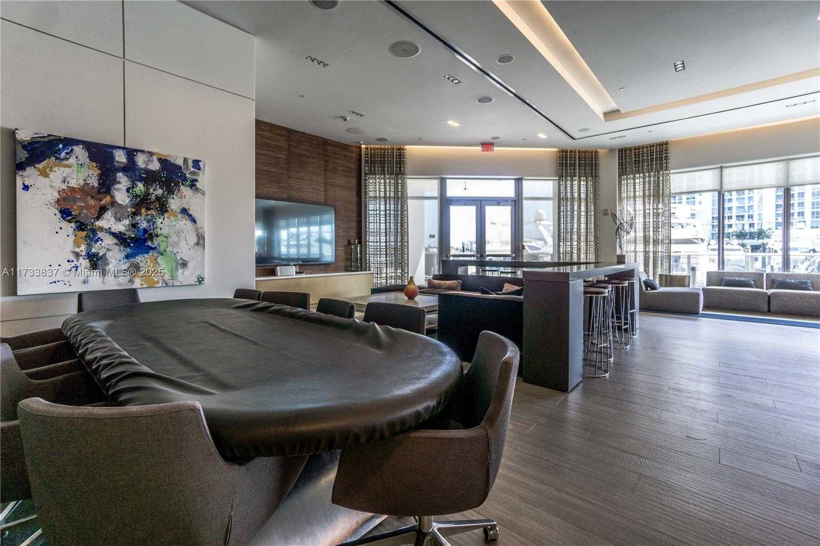 Small Image of 17301 Biscayne Blvd, North Miami Beach, FL 33160, USA Number 27