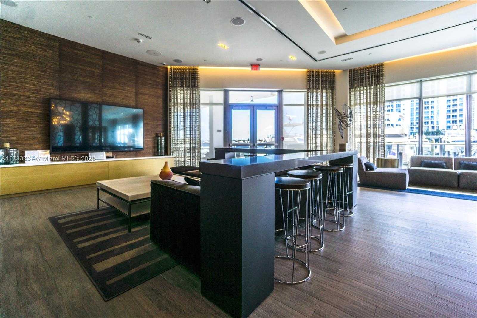 Small Image of 17301 Biscayne Blvd, North Miami Beach, FL 33160, USA Number 28
