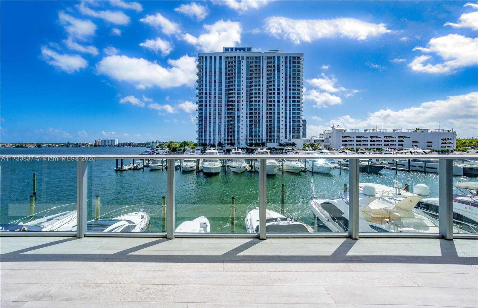 Small Image of 17301 Biscayne Blvd, North Miami Beach, FL 33160, USA Number 3