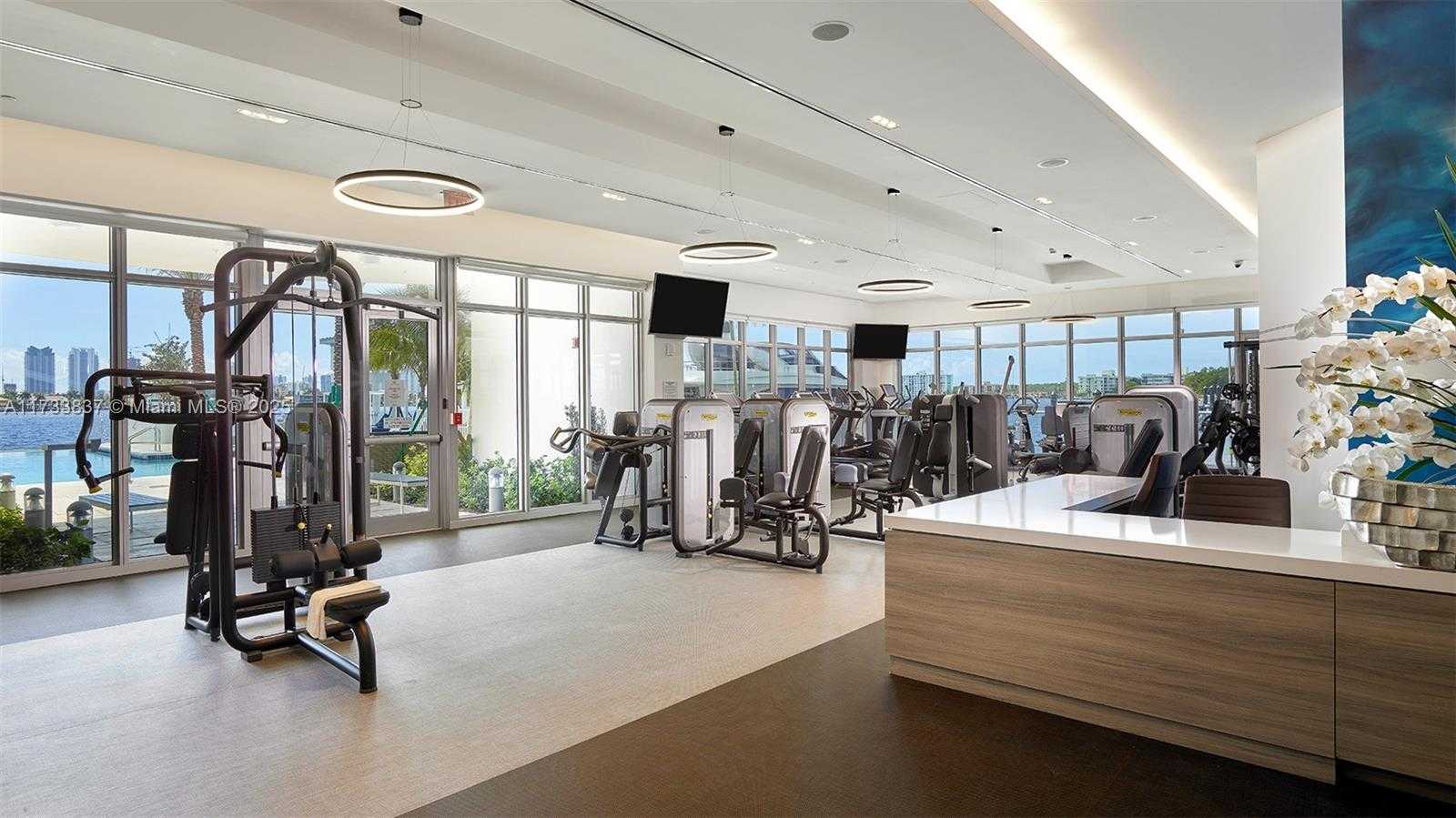 Small Image of 17301 Biscayne Blvd, North Miami Beach, FL 33160, USA Number 34