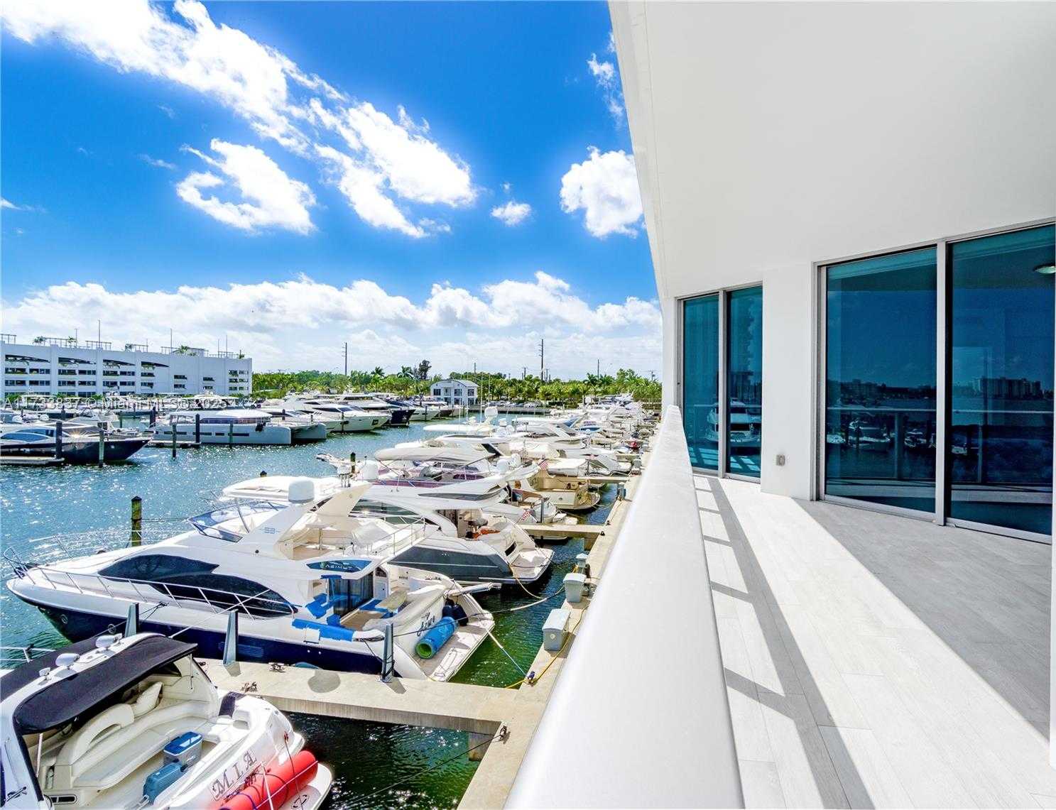 Small Image of 17301 Biscayne Blvd, North Miami Beach, FL 33160, USA Number 4