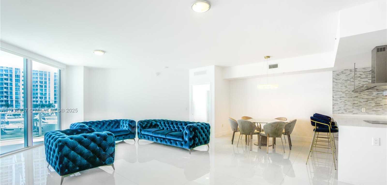 Small Image of 17301 Biscayne Blvd, North Miami Beach, FL 33160, USA Number 5