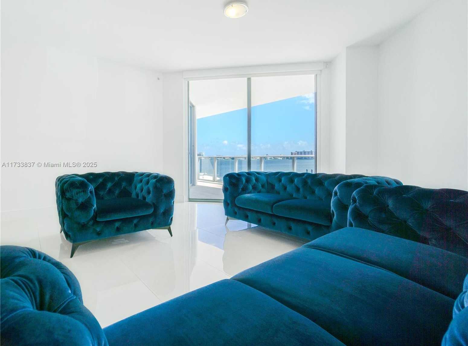 Small Image of 17301 Biscayne Blvd, North Miami Beach, FL 33160, USA Number 6