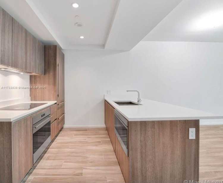 Small Image of 801 SOUTH MIAMI AVE #1807, Miami Number 3