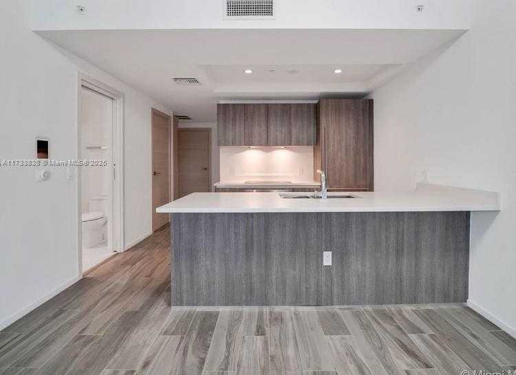 Small Image of 801 SOUTH MIAMI AVE #1807, Miami Number 4