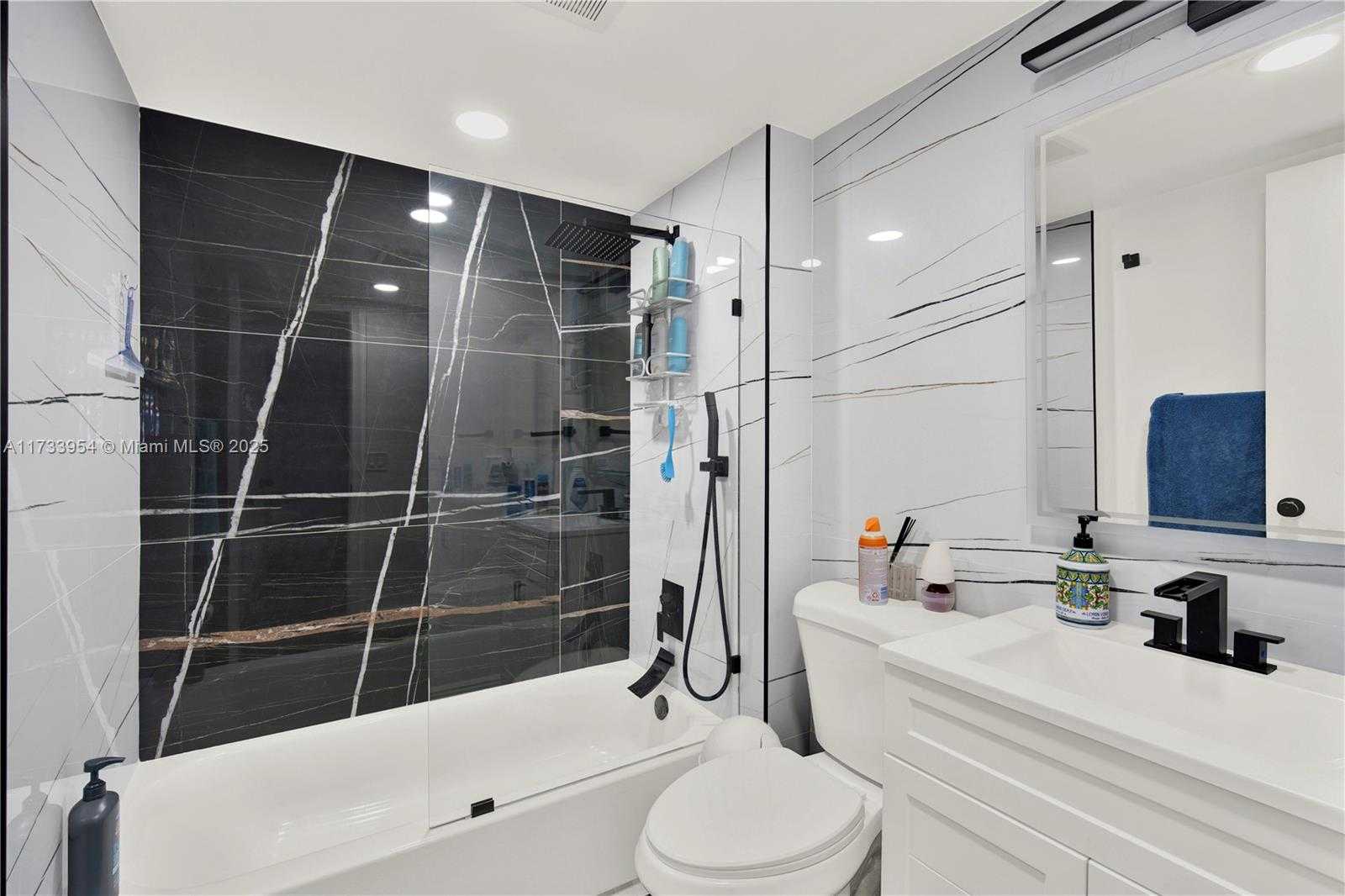 Small Image of 118 ROYAL PARK DR #1B, Oakland Park Number 14