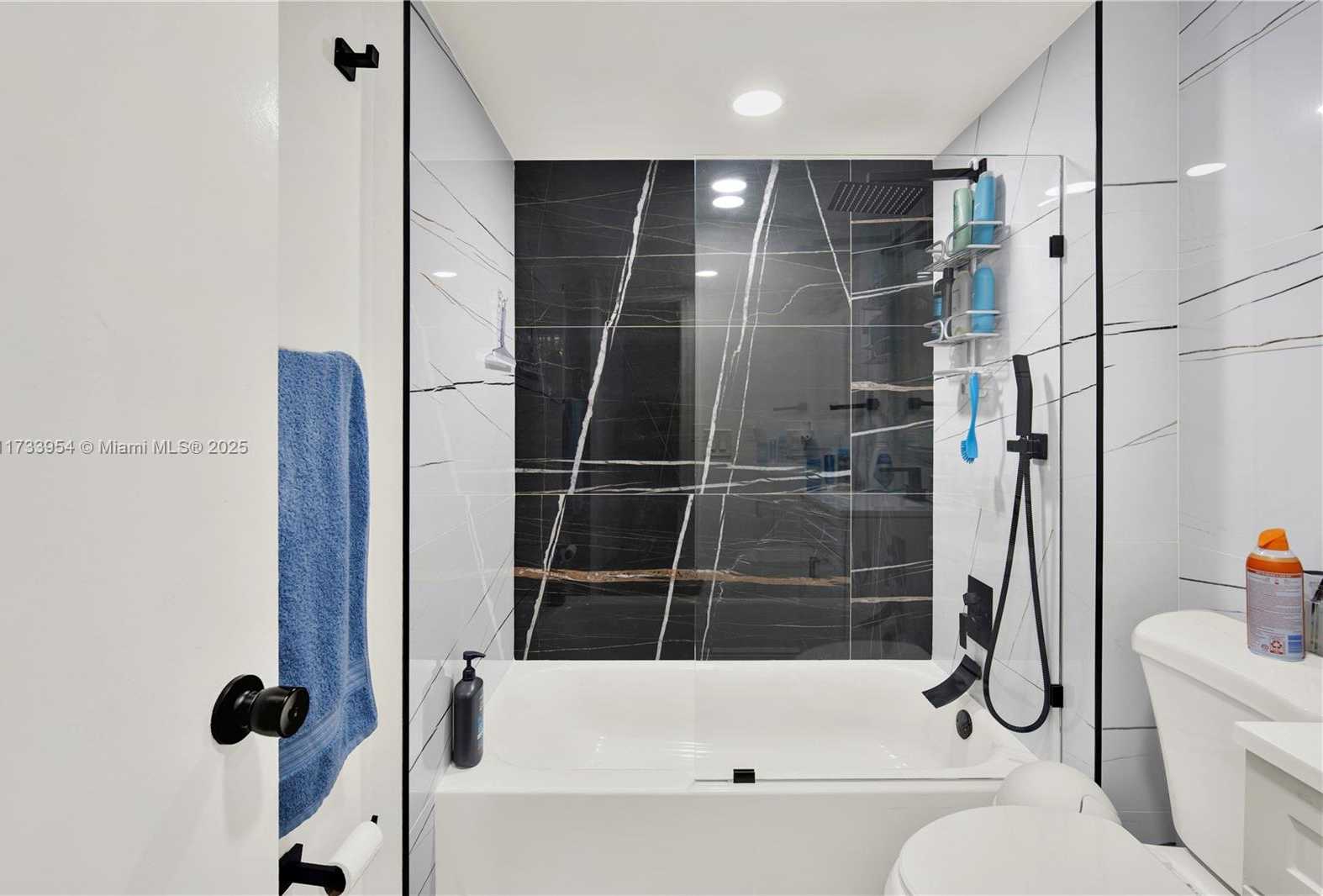 Small Image of 118 ROYAL PARK DR #1B, Oakland Park Number 15
