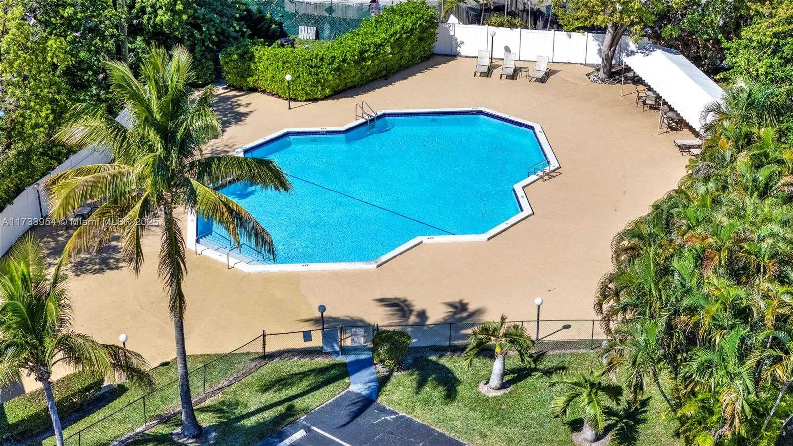 Small Image of 118 ROYAL PARK DR #1B, Oakland Park Number 27