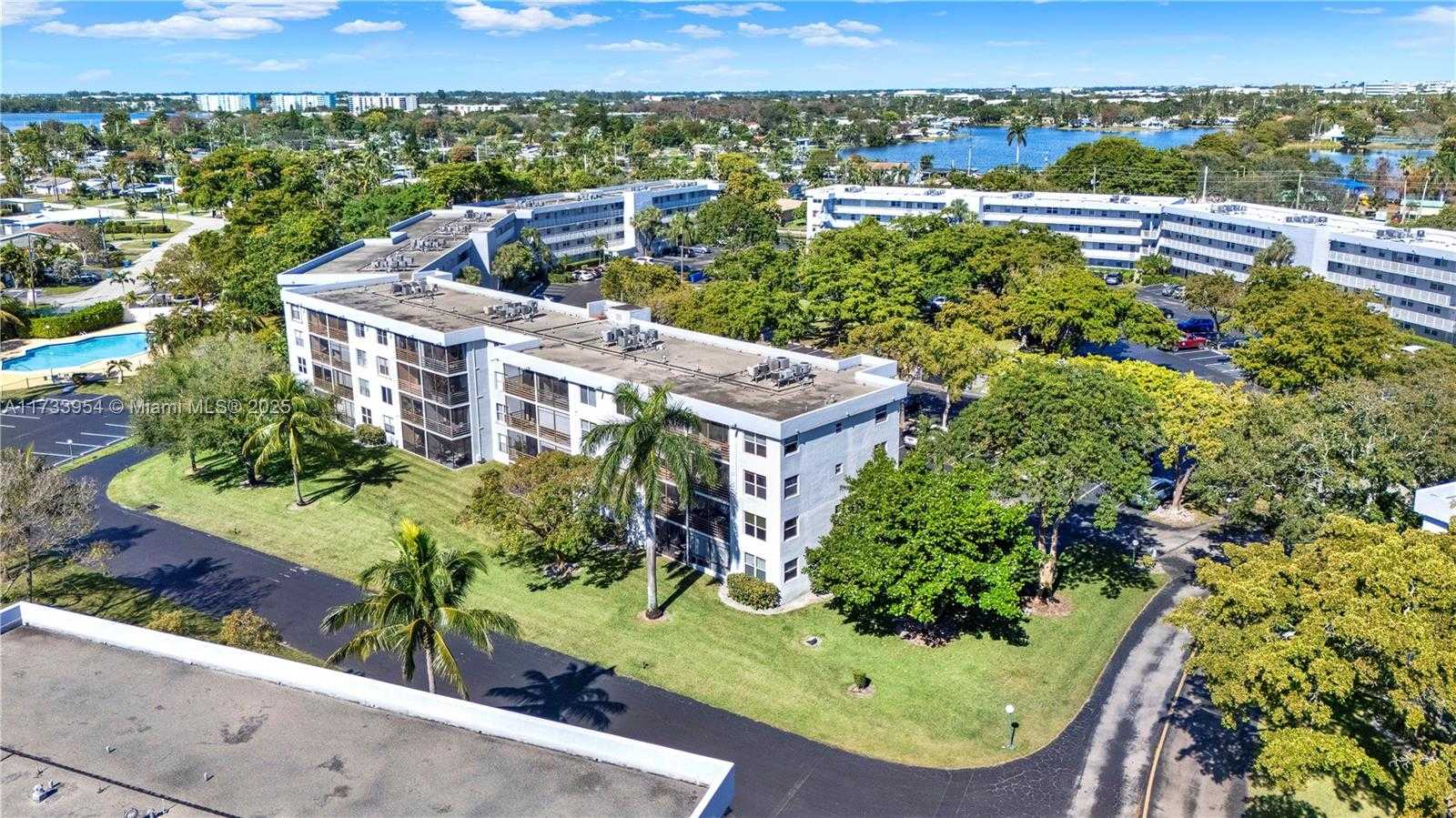 Small Image of 118 ROYAL PARK DR #1B, Oakland Park Number 31