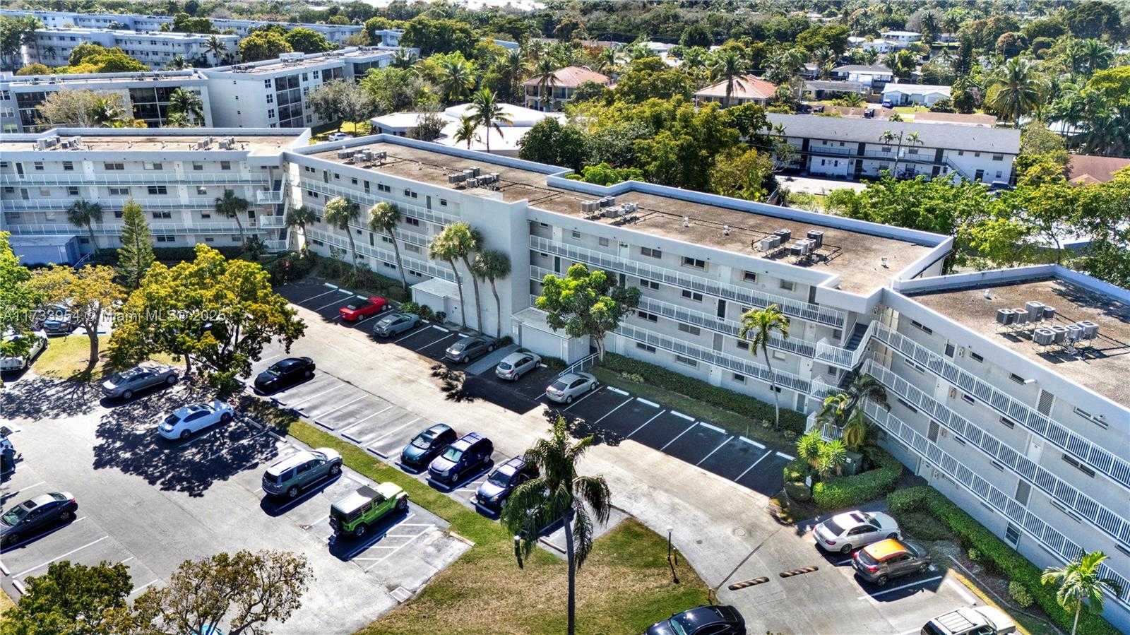 Small Image of 118 ROYAL PARK DR #1B, Oakland Park Number 34
