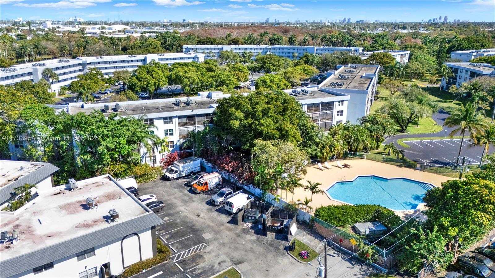 Small Image of 118 ROYAL PARK DR #1B, Oakland Park Number 35
