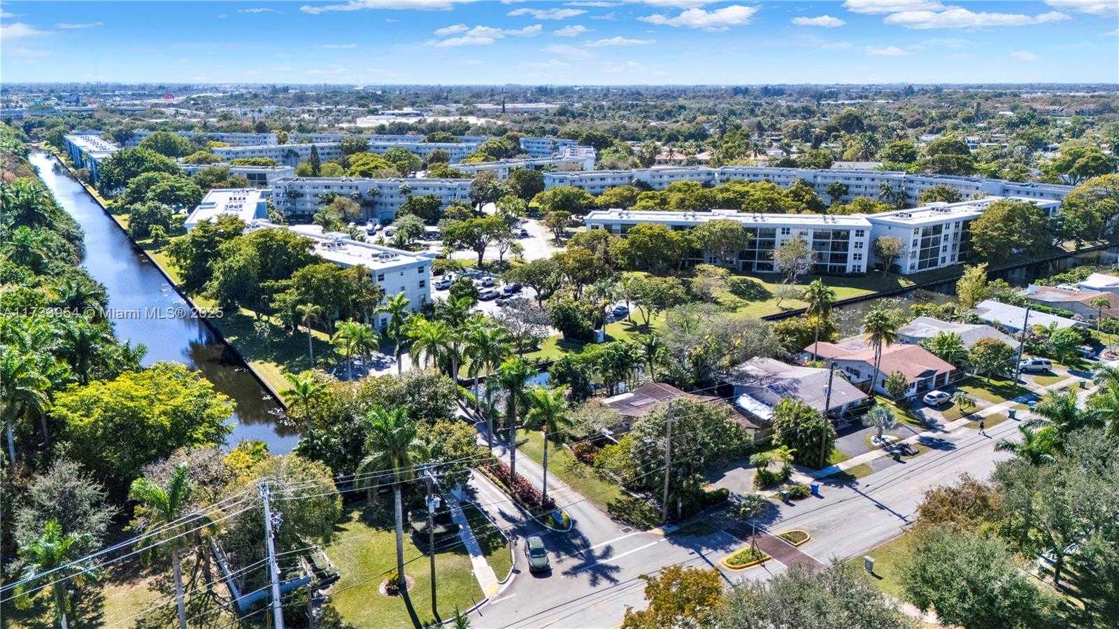 Small Image of 118 ROYAL PARK DR #1B, Oakland Park Number 36