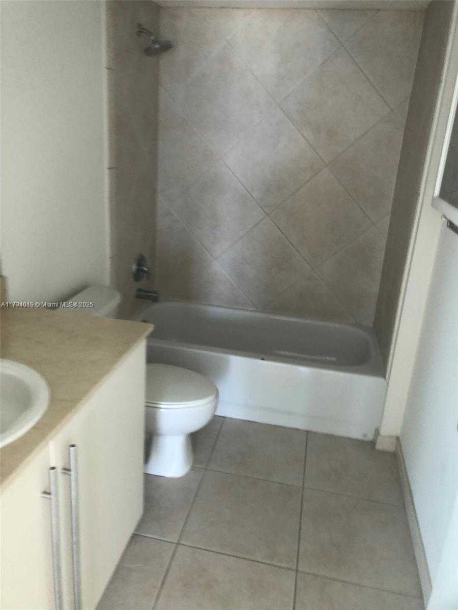 Small Image of 7600 COLLINS AVE #1008, Miami Beach Number 3