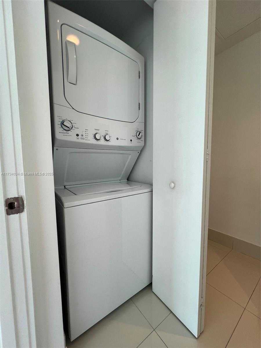 Small Image of 650 NE 32nd St, Miami, FL 33137, USA Number 10
