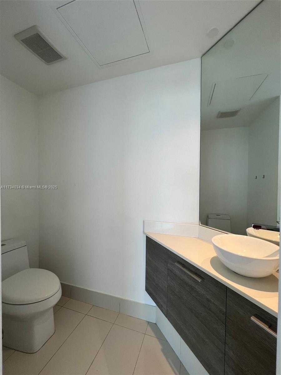 Small Image of 650 NE 32nd St, Miami, FL 33137, USA Number 11