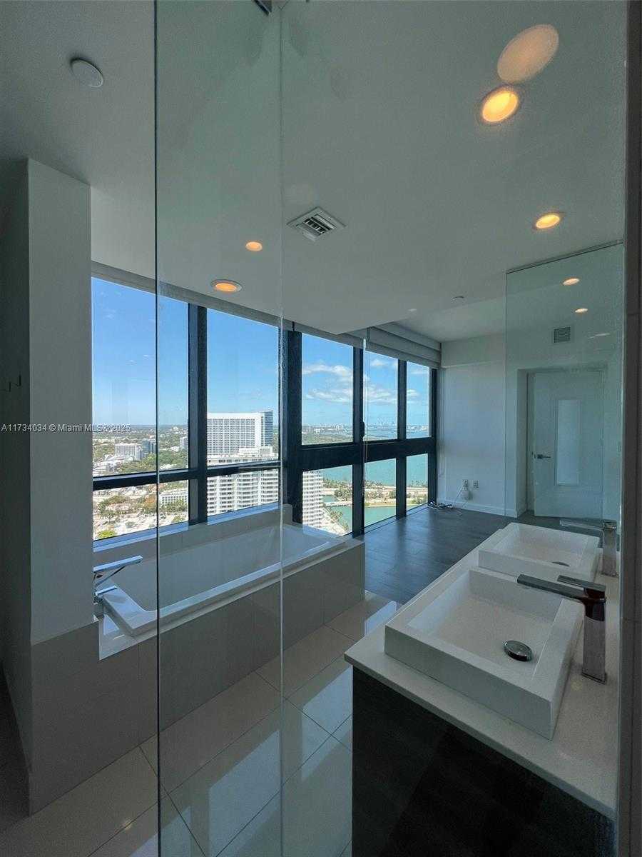 Small Image of 650 NE 32nd St, Miami, FL 33137, USA Number 14