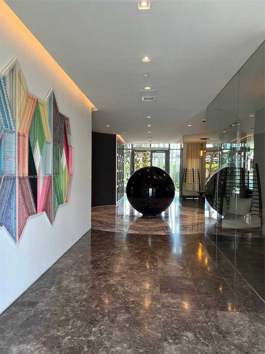 Small Image of 650 NE 32nd St, Miami, FL 33137, USA Number 16