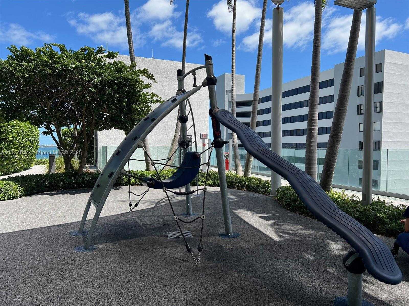 Small Image of 650 NE 32nd St, Miami, FL 33137, USA Number 19