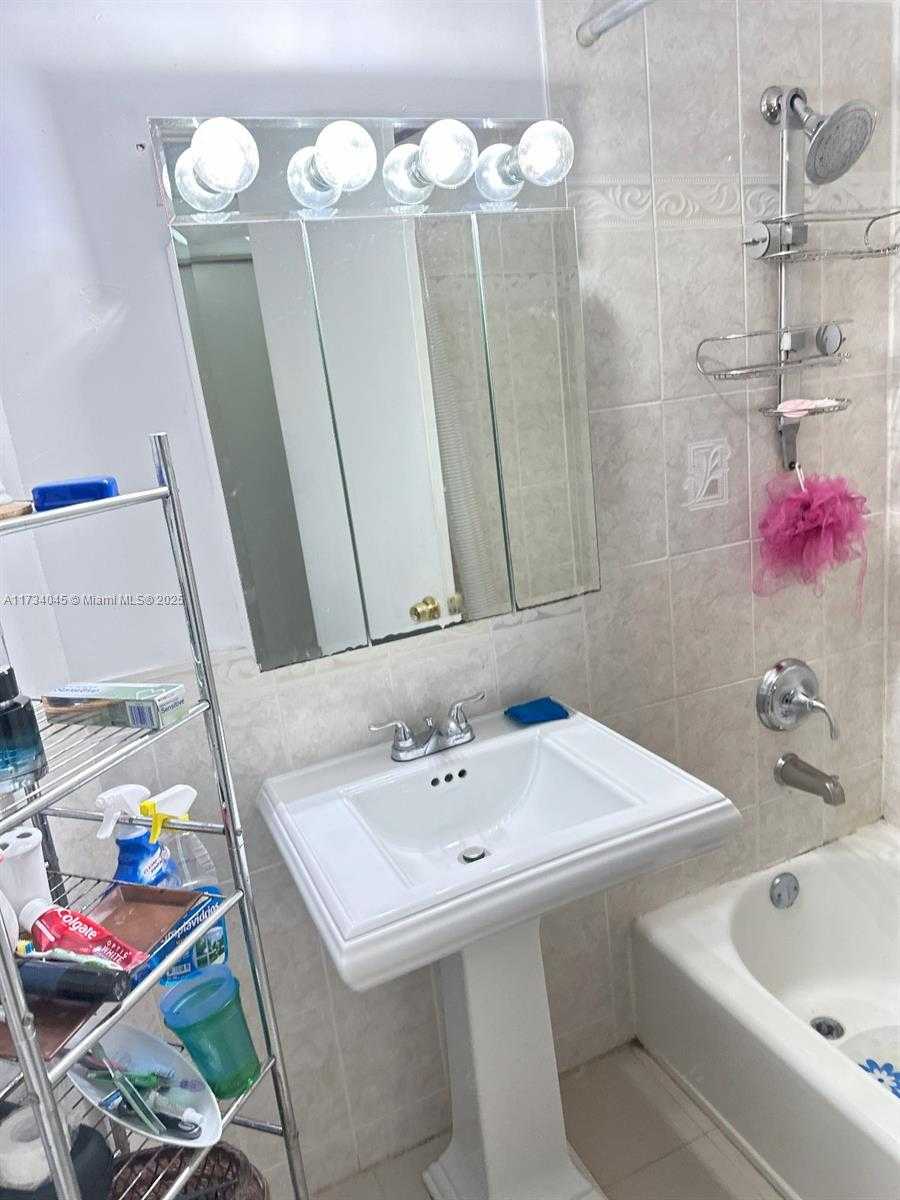 Small Image of 9715 FONTAINEBLEAU BLVD #E307, Miami Number 13