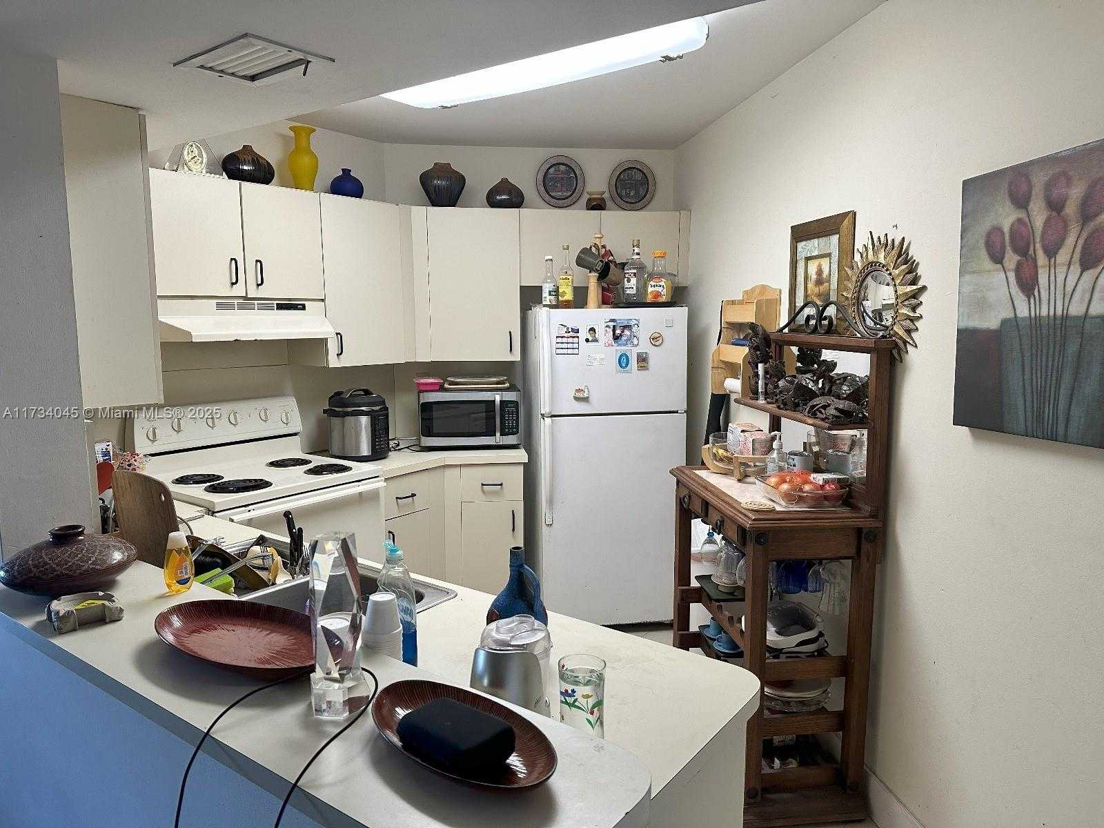 Small Image of 9715 FONTAINEBLEAU BLVD #E307, Miami Number 7