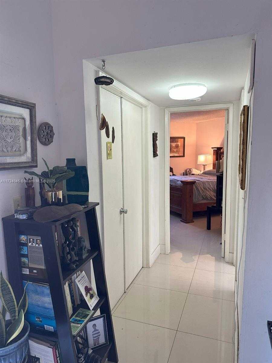 Small Image of 9715 FONTAINEBLEAU BLVD #E307, Miami Number 8