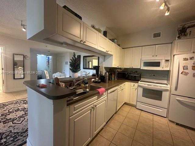 Small Image of Sunny Isles Beach Number 10