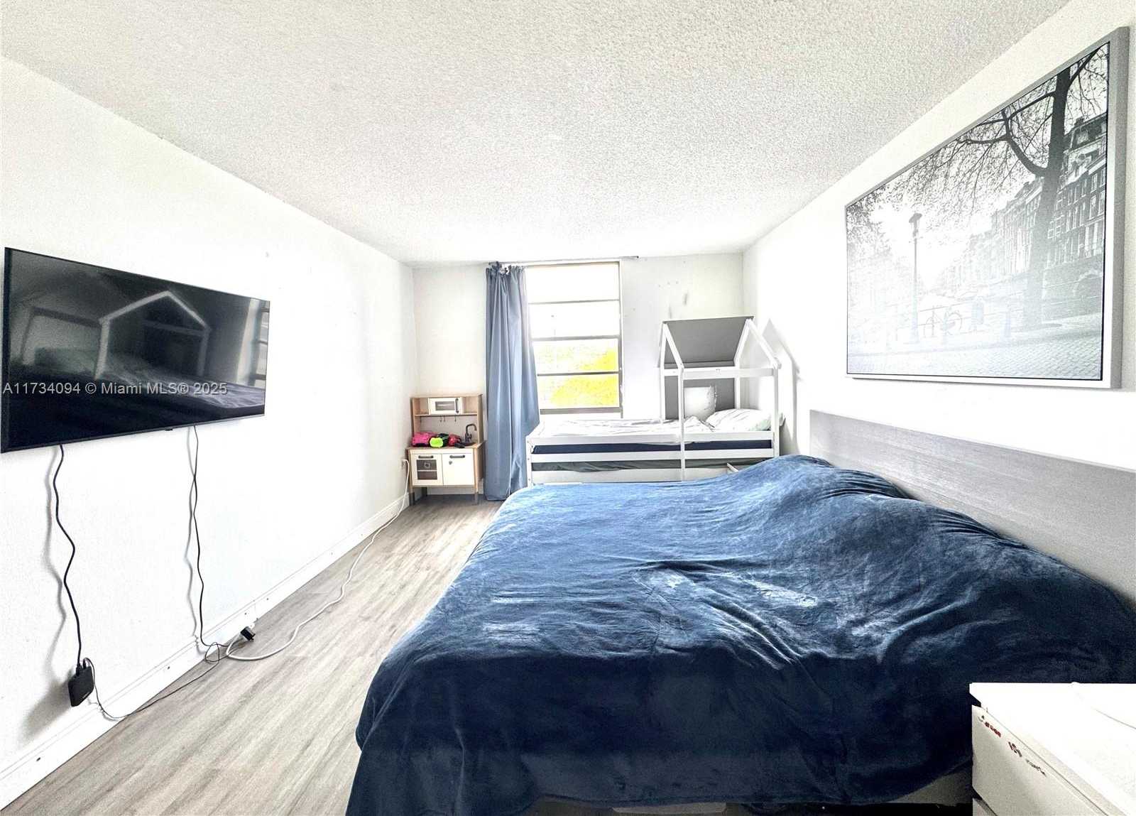 Small Image of 16950 WEST DIXIE HWY #a429, North Miami Beach Number 4