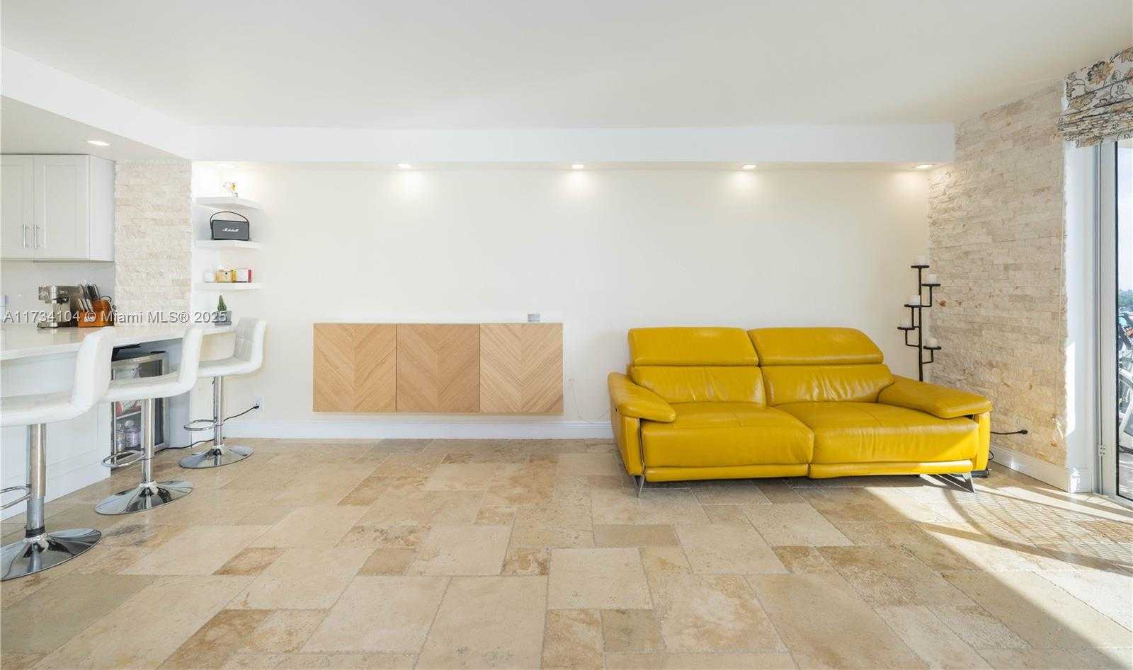 Small Image of 437 GOLDEN ISLES DR #8D, Hallandale Beach Number 11