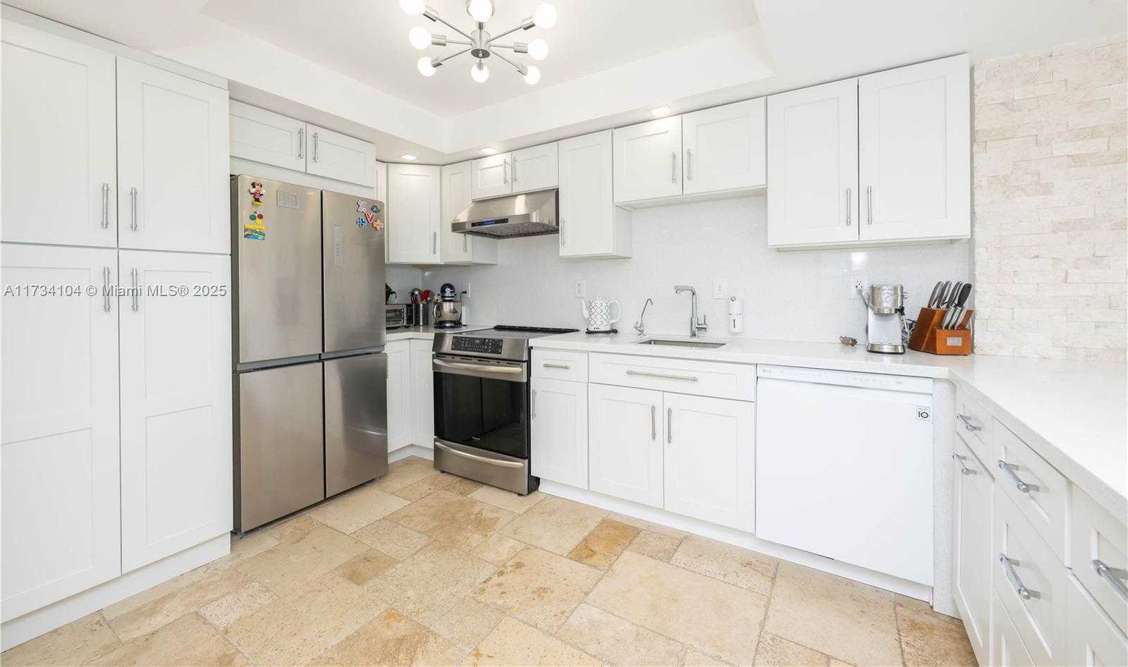 Small Image of 437 GOLDEN ISLES DR #8D, Hallandale Beach Number 12
