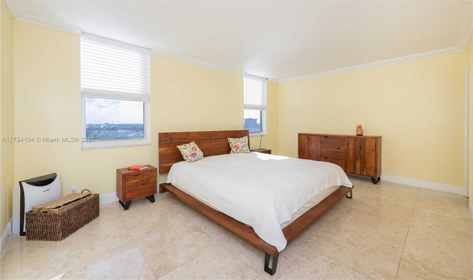 Small Image of 437 GOLDEN ISLES DR #8D, Hallandale Beach Number 13