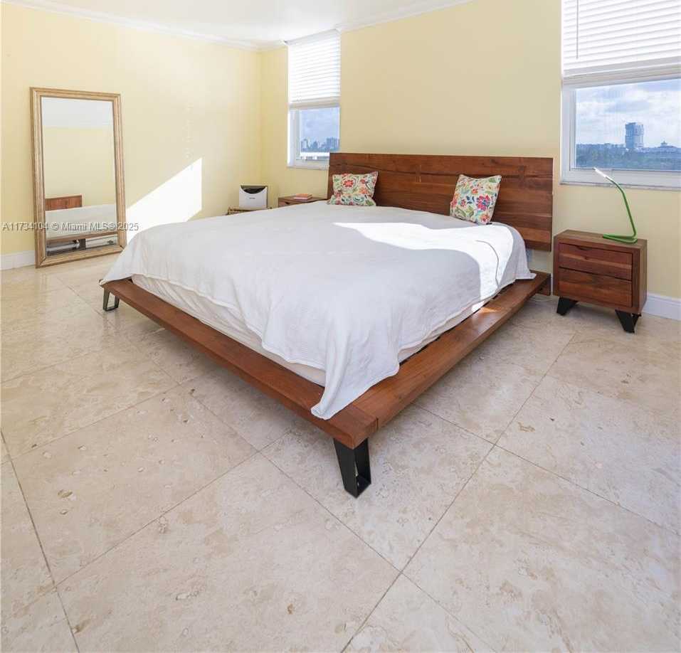 Small Image of 437 GOLDEN ISLES DR #8D, Hallandale Beach Number 14