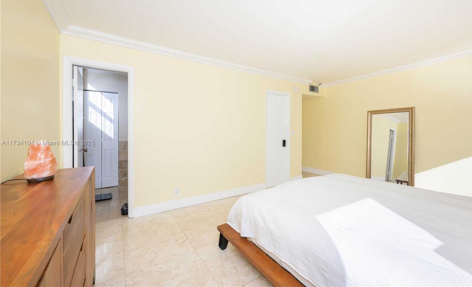 Small Image of 437 GOLDEN ISLES DR #8D, Hallandale Beach Number 15