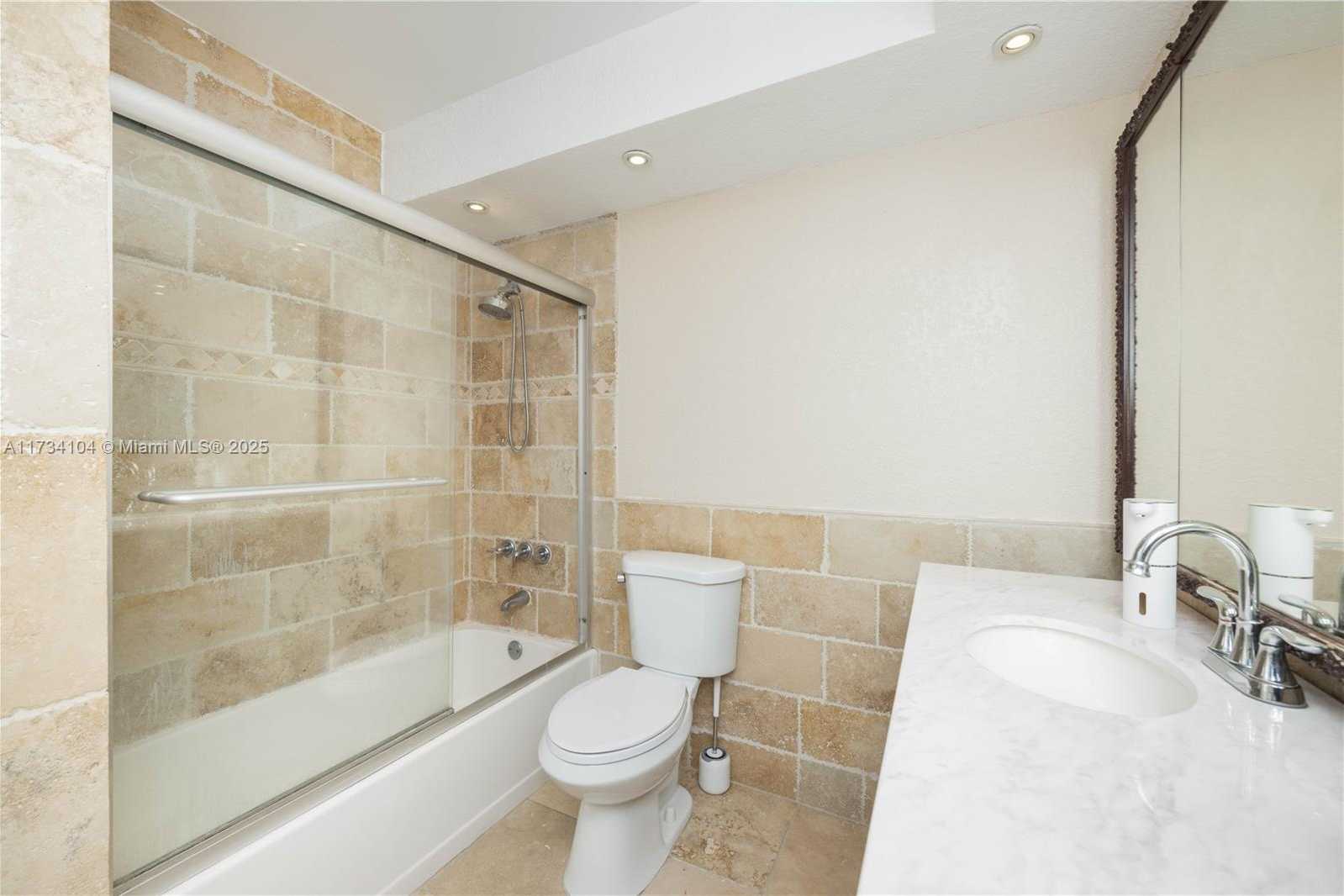 Small Image of 437 GOLDEN ISLES DR #8D, Hallandale Beach Number 17