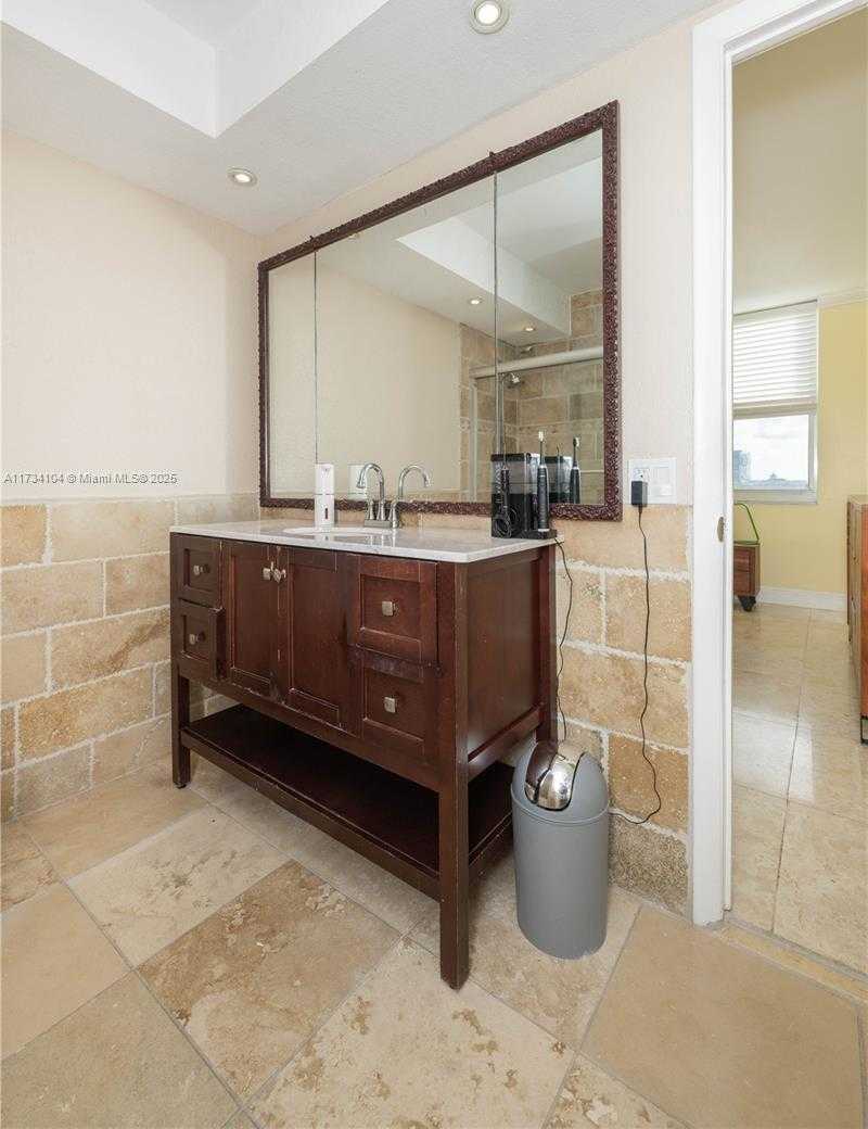 Small Image of 437 GOLDEN ISLES DR #8D, Hallandale Beach Number 19