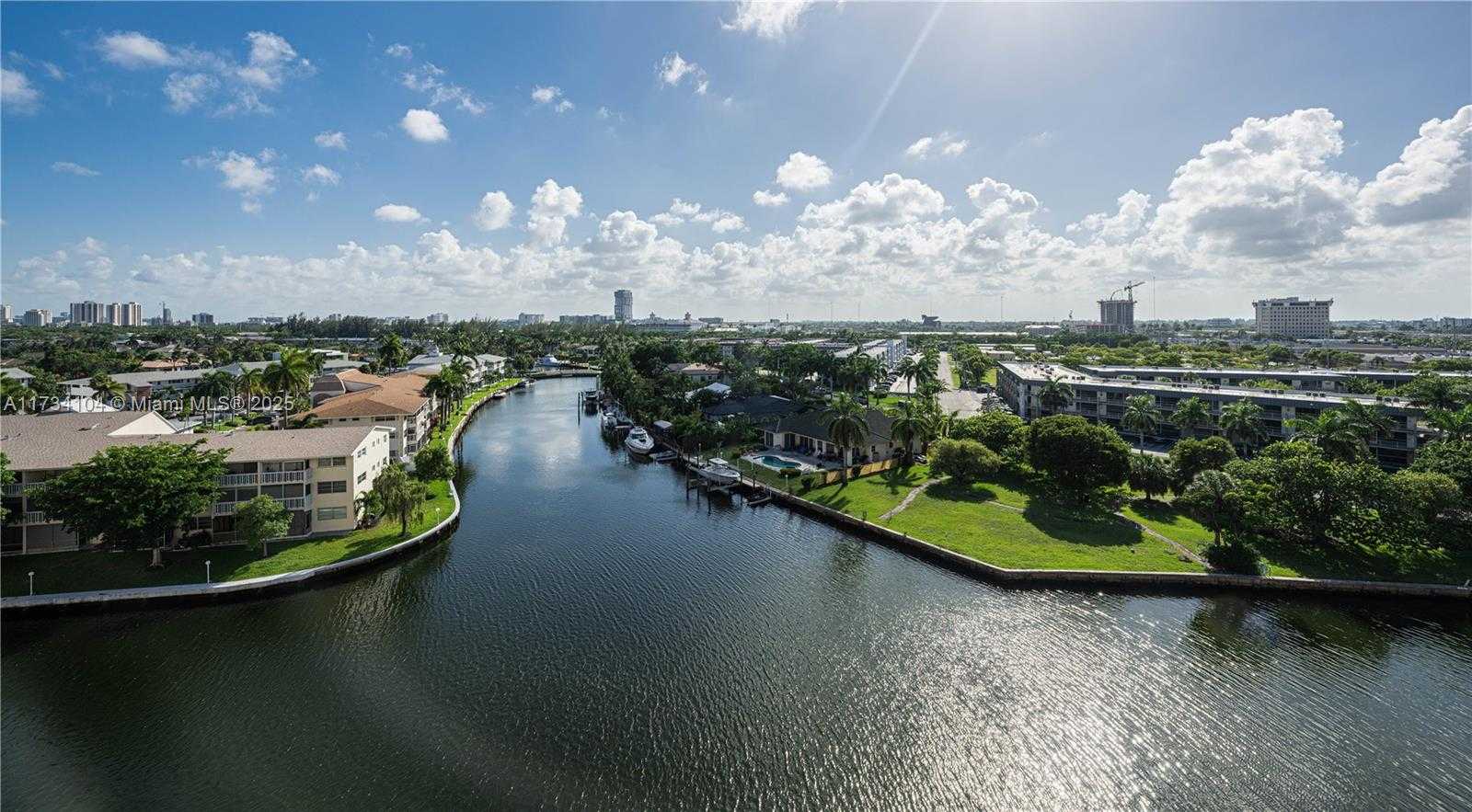 Small Image of 437 GOLDEN ISLES DR #8D, Hallandale Beach Number 2