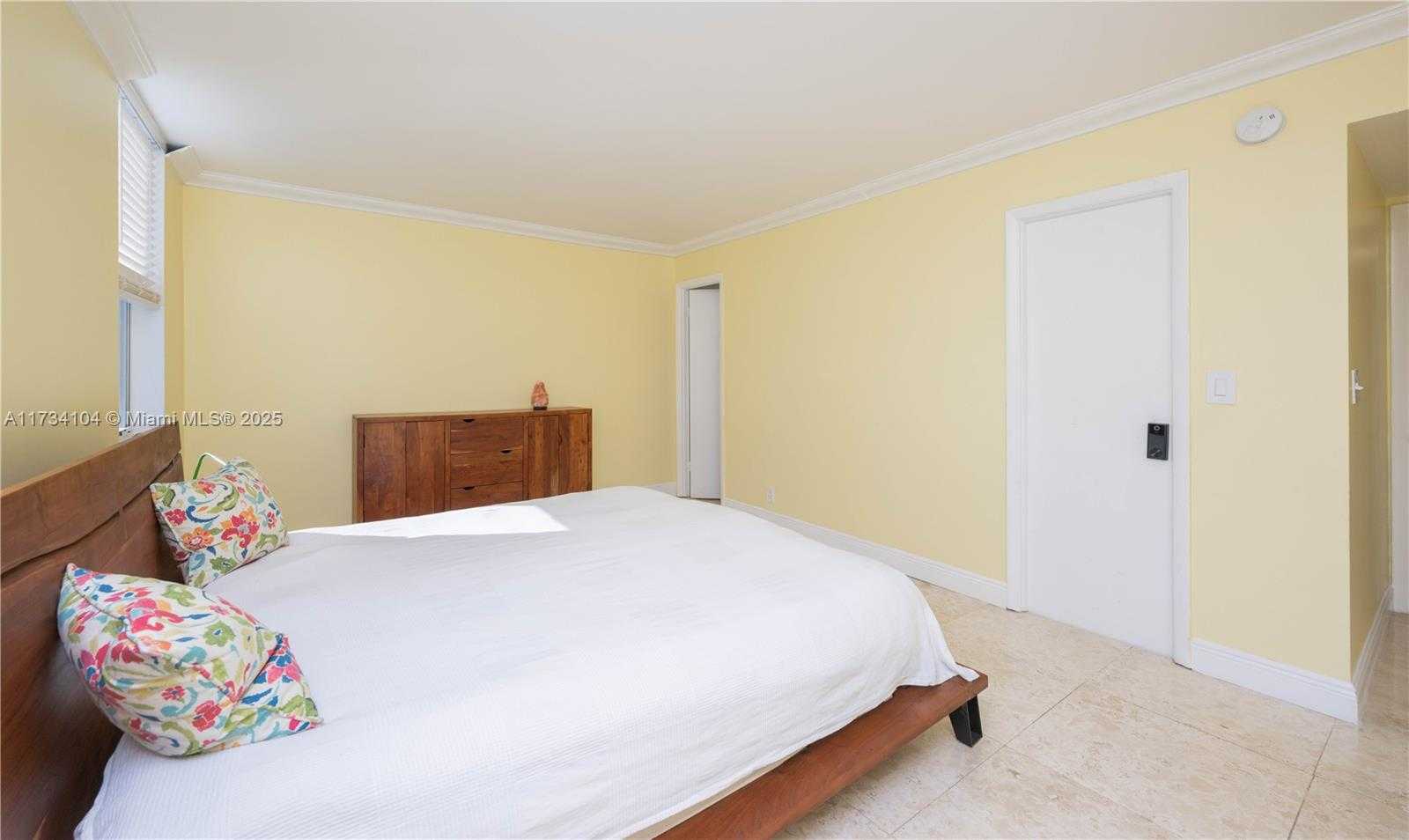 Small Image of 437 GOLDEN ISLES DR #8D, Hallandale Beach Number 20